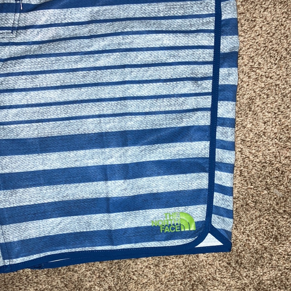 North face whitecap board shorts - Picture 2 of 7